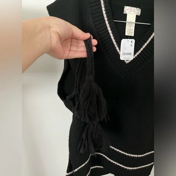 NWT FREE PEOPLE All Star Stripe Poncho In Black MSRP $68 - Picture 11 of 12